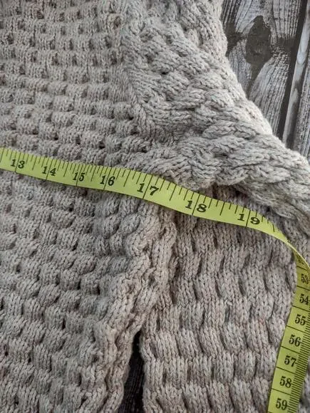 Victoria Secret Cable Knit Sweater Women's Size Medium Cream Colored EUC - Picture 8 of 11